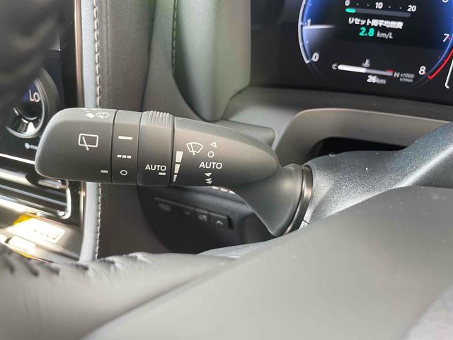 アルファード Ｚ　改良後モデル　ＪＢＬ　　ユニバーサルステップ　　デジタルインナーミラー　オートクルーズコントロール　レーンアシスト　パークアシスト　衝突被害軽減システム　　オートマチックハイビーム　オートライト（11枚目）