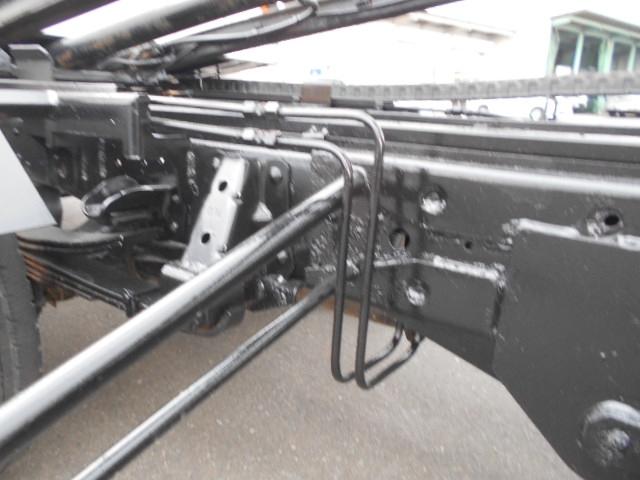 アトラストラック 　セルフローダー　上物古河ユニック製　ワイド超ロングボディ　荷台寸法５７６ｘ２０６ｘリア５７　積載２．９ｔ　自動歩み板付　内フック６対　６速ミッション　排ガス適合（39枚目）