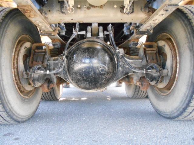 クオン 　コンクリートミキサー車　上物カヤバ工業製　ドラム容量８．７立米　水ポンプ有　積載９．６１ｔ　２デフ　７速ミッション　エンジン出力３８０ＰＳ　ターボ車（39枚目）