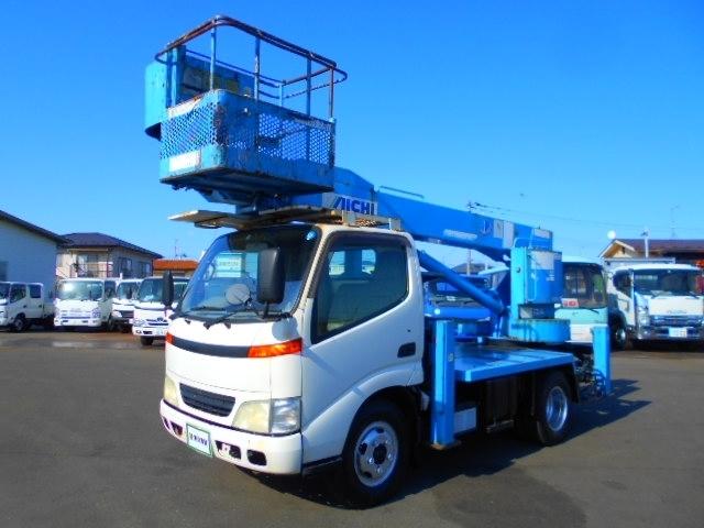 　高所作業車　上物アイチコーポレーション製　型式ＳＫ１２Ａ　地上高１２．５ｍ　バケット積載荷重２００ｋｇ　首振りバケット　Ｈ型ジャッキ　ＡＴシフト　排ガス適合　準中型（７．５ｔ未満）免許対応車(3枚目)