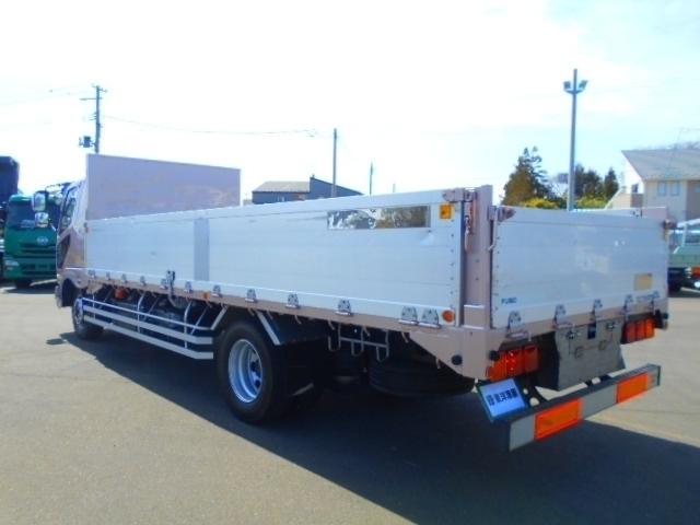 ファイター 　アルミブロック平ボディ　増トン　積載８ｔ　荷台寸６２２ｘ２３７ｘ６８　荷台床：板張り　アオリ開閉サポート　引出しフック５対　ロープフック１７対　２４０馬力　ベッド付　メッキパーツ　６速ミッション（5枚目）