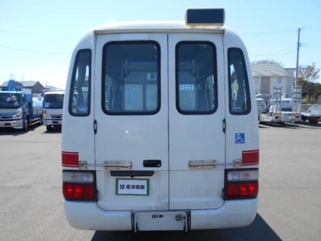 　マイクロバス　１７人乗り　車椅子移動車（６基）　福祉車両　リアリフター　自動折れ戸　電動ステップ　クーラー＆ヒーター付　バックモニター　ＡＴ車　排ガス適合　中型免許対応車(6枚目)