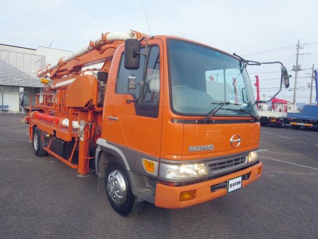 　コンクリートポンプ車　上物型式ＩＰＪ７０Ｂ－４Ｎ１８　ピストン式ポンプ　後方ホッパ容量０．３５立米　３段油圧屈折式　地上高約１８ｍ　吐出量７０ｍ３／ｈ　ラジコン２個付　中型限定免許（８ｔ未満対応車）(4枚目)