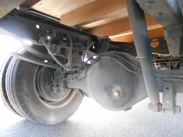 エルフトラック 　アルミブロック平ボディ　標準ロングボディ　荷台寸法４３６ｘ１７９ｘ３８　荷台床木張り　５速ミッション　排ガス適合　準中型限定（５ｔ未満）免許対応車（35枚目）