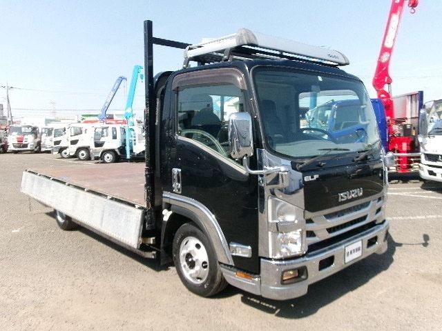 エルフトラック 　アルミブロック平ボディ　積載３ｔ　荷台寸４３６ｘ２０８ｘ３９　ワイドロングボディ　荷台床鉄板張り　シートキャリア付　メッキパーツ　６速ミッション　排ガス適合　準中型（７．５ｔ未満）免許対応車（18枚目）