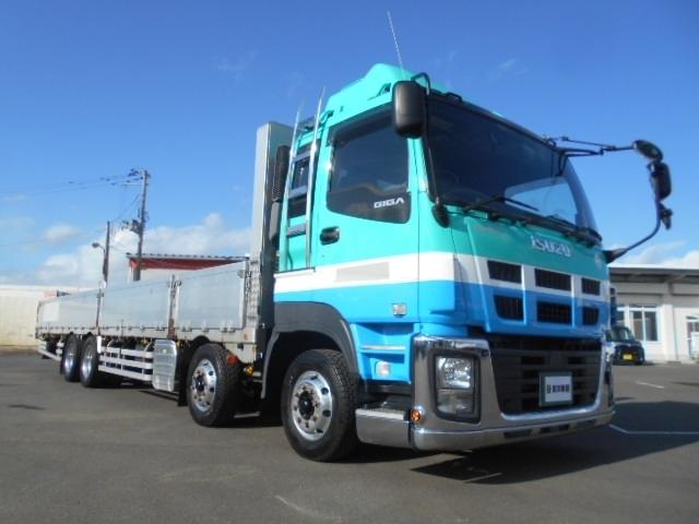 ギガ 　アルミブロック平ボディ　４軸低床　積載１３．９ｔ　荷台寸法９５２ｘ２４０ｘ５９　荷台床板張り　総輪エアサス　内フック９対　中央１１個　引出しフック１８対　スタンションホール４カ所／３本（2枚目）