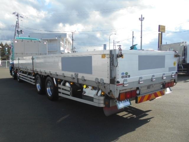 ギガ 　アルミブロック平ボディ　４軸低床　積載１３．９ｔ　荷台寸法９５２ｘ２４０ｘ５９　荷台床板張り　総輪エアサス　内フック９対　中央１１個　引出しフック１８対　スタンションホール４カ所／３本（7枚目）
