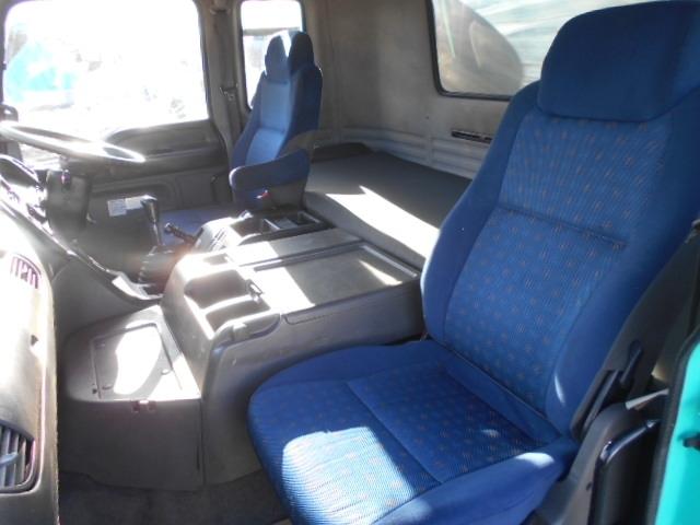 ギガ 　アルミブロック平ボディ　４軸低床　積載１３．９ｔ　荷台寸法９５２ｘ２４０ｘ５９　荷台床板張り　総輪エアサス　内フック９対　中央１１個　引出しフック１８対　スタンションホール４カ所／３本（12枚目）