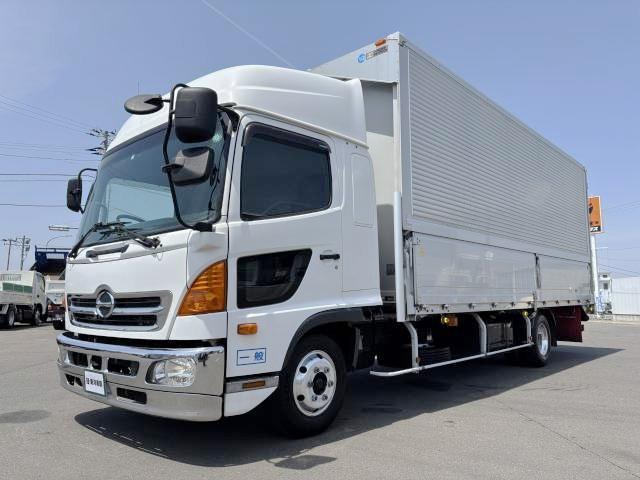 ヒノレンジャー 　アルミウイング　上物トランテックス製　荷台寸法６２７ｘ２４０ｘ２４１　荷台床板張り　積載２．７５ｔ　ラッシングレール２段　内フック５対　アオリ開閉サポート　後輪エアサス　ハイルーフ　アルミホイール装着（3枚目）