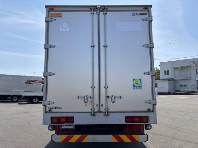 ヒノレンジャー 　アルミウイング　上物トランテックス製　荷台寸法６２７ｘ２４０ｘ２４１　荷台床板張り　積載２．７５ｔ　ラッシングレール２段　内フック５対　アオリ開閉サポート　後輪エアサス　ハイルーフ　アルミホイール装着（7枚目）