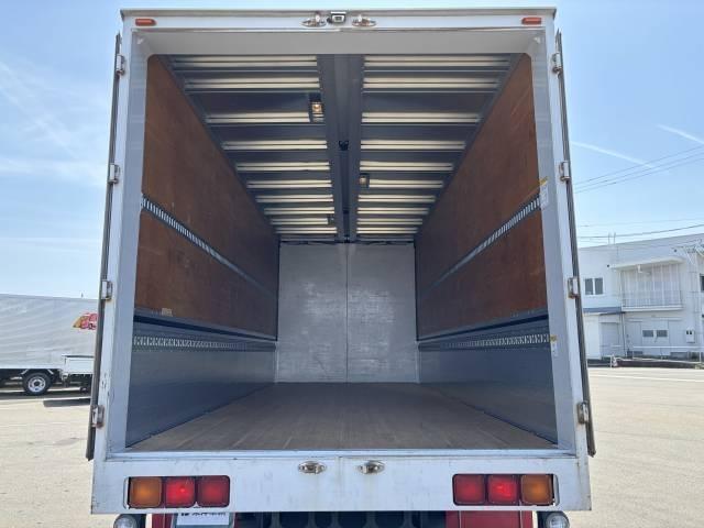 ヒノレンジャー 　アルミウイング　上物トランテックス製　荷台寸法６２７ｘ２４０ｘ２４１　荷台床板張り　積載２．７５ｔ　ラッシングレール２段　内フック５対　アオリ開閉サポート　後輪エアサス　ハイルーフ　アルミホイール装着（20枚目）
