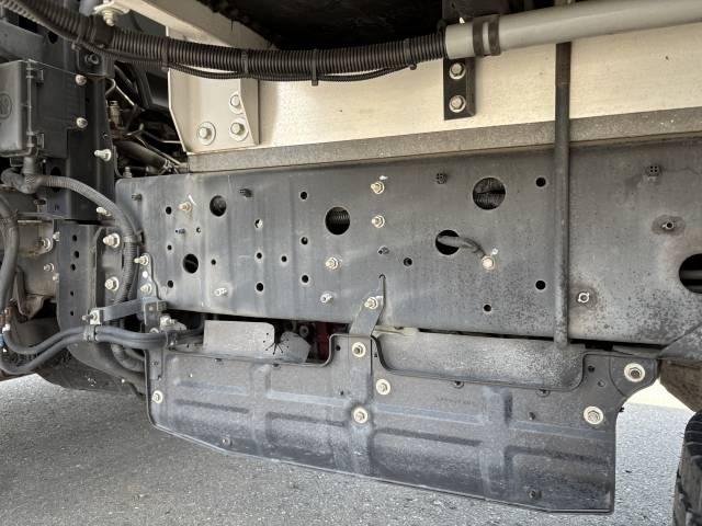 ヒノレンジャー 　アルミウイング　上物トランテックス製　荷台寸法６２７ｘ２４０ｘ２４１　荷台床板張り　積載２．７５ｔ　ラッシングレール２段　内フック５対　アオリ開閉サポート　後輪エアサス　ハイルーフ　アルミホイール装着（37枚目）