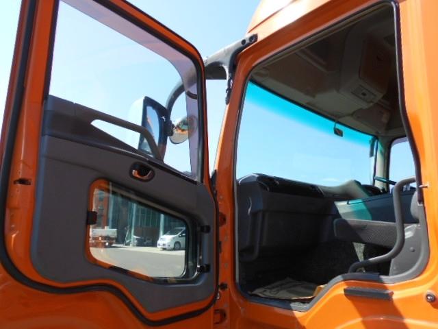 スーパーグレート 　ロングダンプ　上物新明和製　積載９．７ｔ　荷台寸法６５０×２３５×４２（差枠有）　電動コボレーン　ハイルーフ　４６０馬力（ターボ車）　２デフ　リターダー　走行６６．８万ｋｍ　７速ミッション（16枚目）