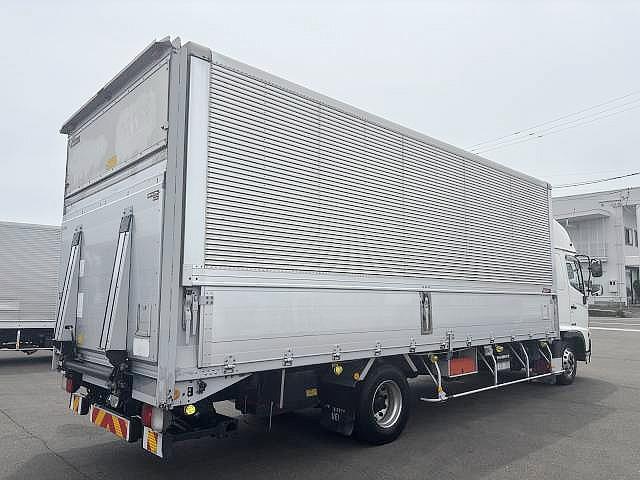 ヒノレンジャー 　ＰＧ付アルミウイング　上物フルハーフ製　荷台寸法６２９ｘ２３９ｘ２２９　荷台床アルミ板　積載２．２ｔ　跳ね上げＰＧ付（庫内リモコン付）　ＰＧ昇降能力１０００ｋｇ　ハイルーフ　アルミホイール装着（4枚目）