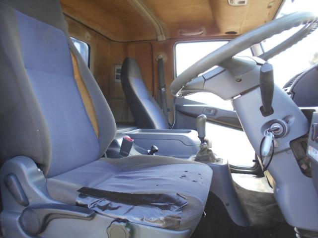 ファイター 　深ダンプ　上物新明和製　増トン車　積載６．５ｔ　荷台寸法５５０ｘ２２１ｘ１１５　容量約１３．９立米　ベッド付　走行４６．７万ｋｍ　６速ミッション（11枚目）