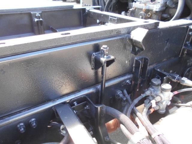 ファイター 　深ダンプ　上物新明和製　増トン車　積載６．５ｔ　荷台寸法５５０ｘ２２１ｘ１１５　容量約１３．９立米　ベッド付　走行４６．７万ｋｍ　６速ミッション（33枚目）