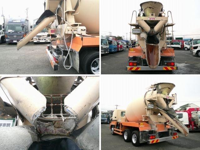 ファイター 　コンクリートミキサー車　上物カヤバ工業製　積載１１ｔ　容量８．９立米　ホッパーカバー有　水タンク有　増トン車　２デフ　カラーバックモニター付　ＥＴＣ通電確認済み　６速ミッション　走行２０万ｋｍ（21枚目）