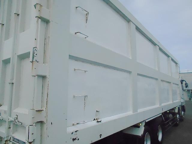 スーパーグレート 　チップ運搬車　上物新明和製　スライドデッキ　積載１０．２ｔ　荷台内寸：９５０×２２９×２４５【約５２立米】　室内デッキ動作リモコン　７速ミッション　４軸低床　２５ｔ車　ターボ車　２６５／７０Ｒ１９．５（5枚目）