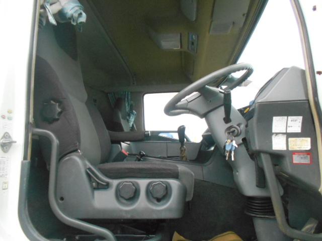 スーパーグレート 　チップ運搬車　上物新明和製　スライドデッキ　積載１０．２ｔ　荷台内寸：９５０×２２９×２４５【約５２立米】　室内デッキ動作リモコン　７速ミッション　４軸低床　２５ｔ車　ターボ車　２６５／７０Ｒ１９．５（15枚目）