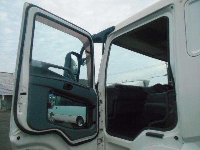 スーパーグレート 　チップ運搬車　上物新明和製　スライドデッキ　積載１０．２ｔ　荷台内寸：９５０×２２９×２４５【約５２立米】　室内デッキ動作リモコン　７速ミッション　４軸低床　２５ｔ車　ターボ車　２６５／７０Ｒ１９．５（18枚目）