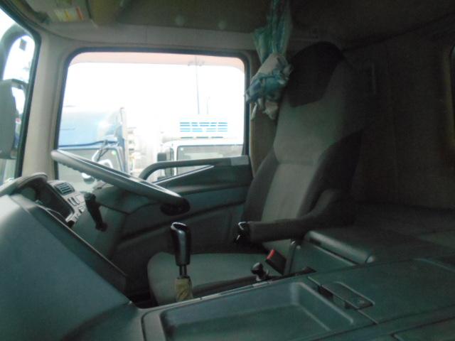 スーパーグレート 　チップ運搬車　上物新明和製　スライドデッキ　積載１０．２ｔ　荷台内寸：９５０×２２９×２４５【約５２立米】　室内デッキ動作リモコン　７速ミッション　４軸低床　２５ｔ車　ターボ車　２６５／７０Ｒ１９．５（26枚目）