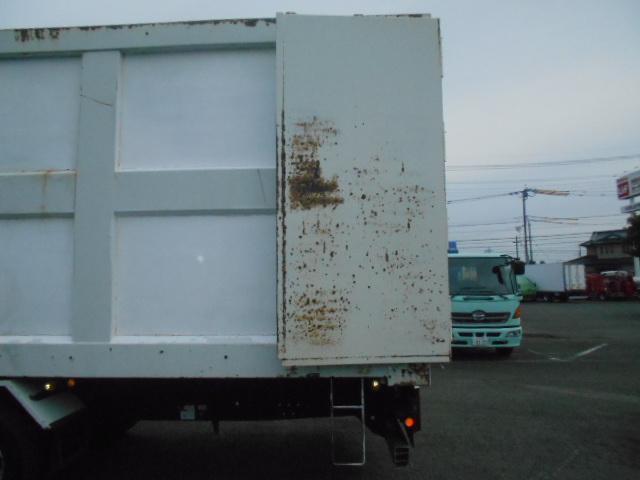 スーパーグレート 　チップ運搬車　上物新明和製　スライドデッキ　積載１０．２ｔ　荷台内寸：９５０×２２９×２４５【約５２立米】　室内デッキ動作リモコン　７速ミッション　４軸低床　２５ｔ車　ターボ車　２６５／７０Ｒ１９．５（41枚目）