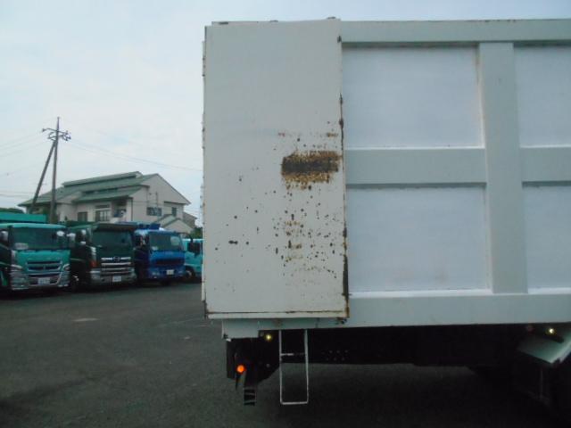 スーパーグレート 　チップ運搬車　上物新明和製　スライドデッキ　積載１０．２ｔ　荷台内寸：９５０×２２９×２４５【約５２立米】　室内デッキ動作リモコン　７速ミッション　４軸低床　２５ｔ車　ターボ車　２６５／７０Ｒ１９．５（42枚目）