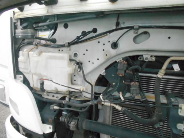 スーパーグレート 　チップ運搬車　上物新明和製　スライドデッキ　積載１０．２ｔ　荷台内寸：９５０×２２９×２４５【約５２立米】　室内デッキ動作リモコン　７速ミッション　４軸低床　２５ｔ車　ターボ車　２６５／７０Ｒ１９．５（49枚目）