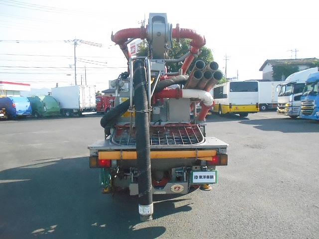 エルフトラック 　コンクリートポンプ車　上物極東開発製　上物型式ＰＨ３５－１１　真空スクイーズ式　３段屈折式ブーム　地上高１１．４ｍ　３６０°全旋回　ラジコン２個あり（無線）　走行６万ｋｍ（9枚目）