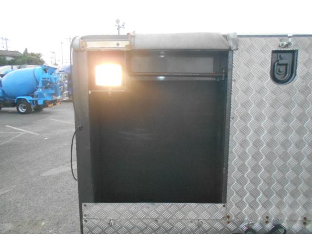 フォワード 　アルミブロック平　荷台内寸６１４×２３６×３７　ワイドボディ　後輪エアサス　荷台床木張り　内フック１６対　センターフック９か所　スタンションホール２か所　造りボディ　工具箱　荷台支柱抜き差し可（44枚目）