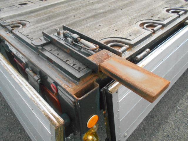 フォワード 　アルミブロック平　荷台内寸６１４×２３６×３７　ワイドボディ　後輪エアサス　荷台床木張り　内フック１６対　センターフック９か所　スタンションホール２か所　造りボディ　工具箱　荷台支柱抜き差し可（46枚目）