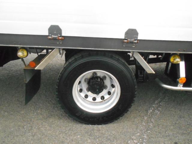 フォワード 　アルミブロック平　荷台内寸６１４×２３６×３７　ワイドボディ　後輪エアサス　荷台床木張り　内フック１６対　センターフック９か所　スタンションホール２か所　造りボディ　工具箱　荷台支柱抜き差し可（48枚目）