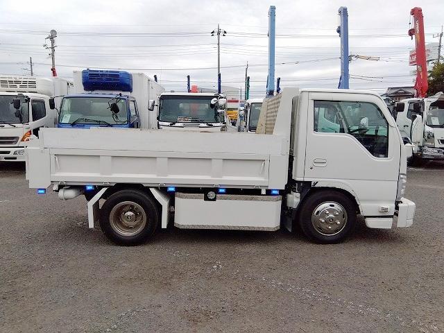 エルフトラック 　低床ダンプ　上物新明和製　荷台寸法３０５×１６０×３７　積載３ｔ　４ナンバー　６速ミッション　走行１４．３万ｋｍ　タイヤサイズ２０５／７５Ｒ１６（8枚目）
