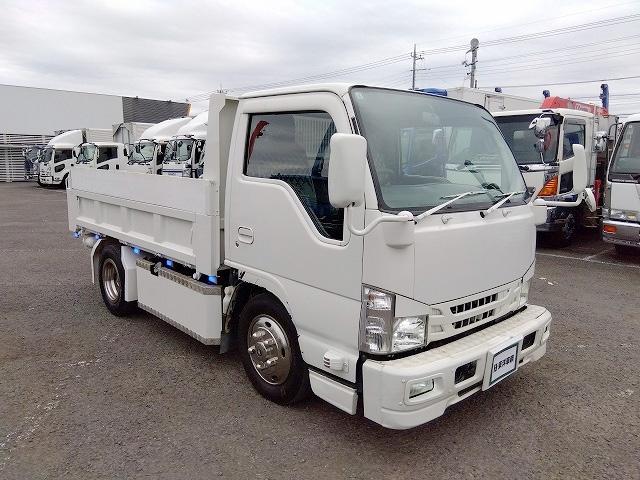 エルフトラック 　低床ダンプ　上物新明和製　荷台寸法３０５×１６０×３７　積載３ｔ　４ナンバー　６速ミッション　走行１４．３万ｋｍ　タイヤサイズ２０５／７５Ｒ１６（9枚目）