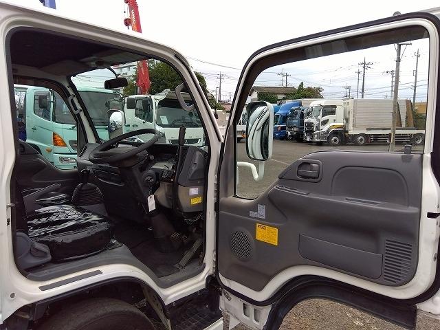 エルフトラック 　低床ダンプ　上物新明和製　荷台寸法３０５×１６０×３７　積載３ｔ　４ナンバー　６速ミッション　走行１４．３万ｋｍ　タイヤサイズ２０５／７５Ｒ１６（10枚目）