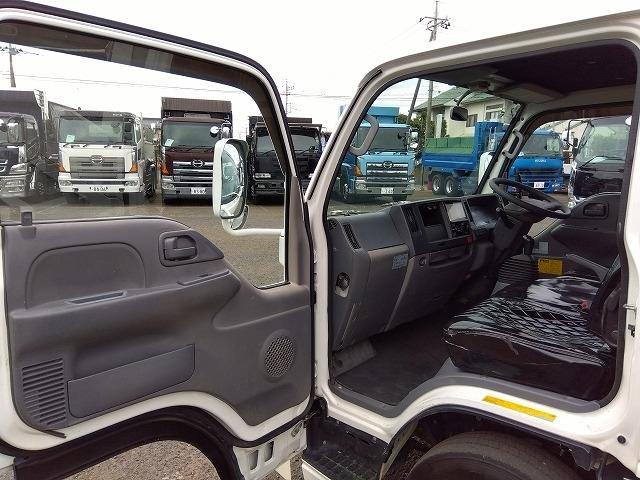 エルフトラック 　低床ダンプ　上物新明和製　荷台寸法３０５×１６０×３７　積載３ｔ　４ナンバー　６速ミッション　走行１４．３万ｋｍ　タイヤサイズ２０５／７５Ｒ１６（14枚目）