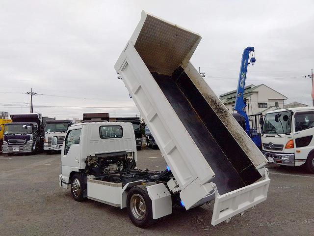エルフトラック 　低床ダンプ　上物新明和製　荷台寸法３０５×１６０×３７　積載３ｔ　４ナンバー　６速ミッション　走行１４．３万ｋｍ　タイヤサイズ２０５／７５Ｒ１６（30枚目）