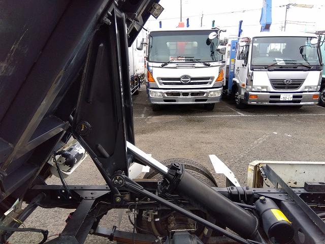 エルフトラック 　低床ダンプ　上物新明和製　荷台寸法３０５×１６０×３７　積載３ｔ　４ナンバー　６速ミッション　走行１４．３万ｋｍ　タイヤサイズ２０５／７５Ｒ１６（34枚目）