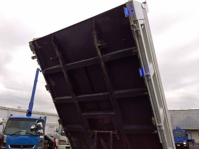 エルフトラック 　低床ダンプ　上物新明和製　荷台寸法３０５×１６０×３７　積載３ｔ　４ナンバー　６速ミッション　走行１４．３万ｋｍ　タイヤサイズ２０５／７５Ｒ１６（42枚目）