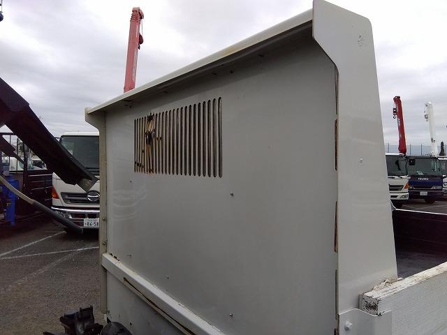 エルフトラック 　低床ダンプ　上物新明和製　荷台寸法３０５×１６０×３７　積載３ｔ　４ナンバー　６速ミッション　走行１４．３万ｋｍ　タイヤサイズ２０５／７５Ｒ１６（43枚目）