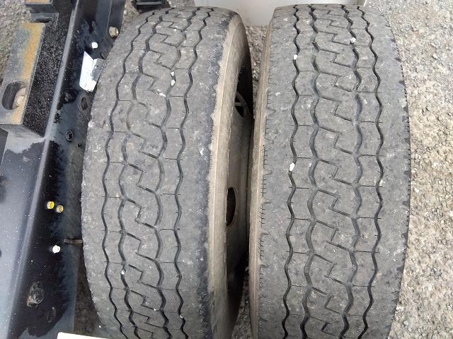エルフトラック 　低床ダンプ　上物新明和製　荷台寸法３０５×１６０×３７　積載３ｔ　４ナンバー　６速ミッション　走行１４．３万ｋｍ　タイヤサイズ２０５／７５Ｒ１６（63枚目）