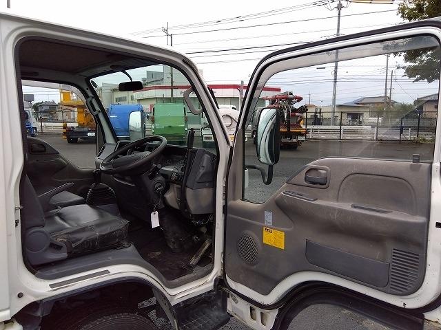 エルフトラック 　低床ダンプ　上物新明和製　荷台寸法３０６ｘ１６０ｘ３２　積載２ｔ　４ナンバー　５速ミッション　走行１２．７万ｋｍ（10枚目）