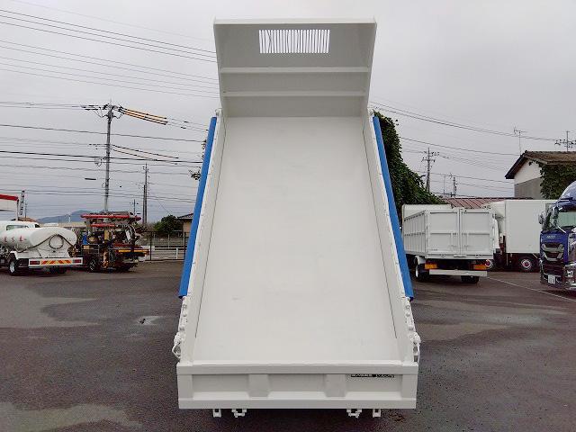 エルフトラック 　低床ダンプ　上物新明和製　荷台寸法３０６ｘ１６０ｘ３２　積載２ｔ　４ナンバー　５速ミッション　走行１２．７万ｋｍ（27枚目）