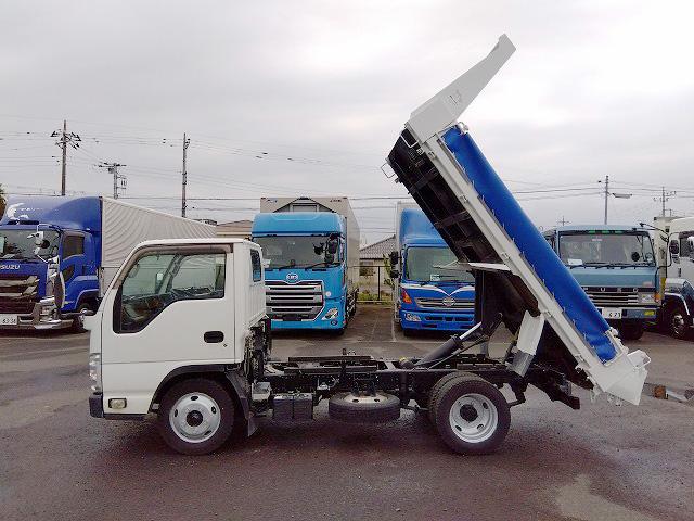 エルフトラック 　低床ダンプ　上物新明和製　荷台寸法３０６ｘ１６０ｘ３２　積載２ｔ　４ナンバー　５速ミッション　走行１２．７万ｋｍ（31枚目）