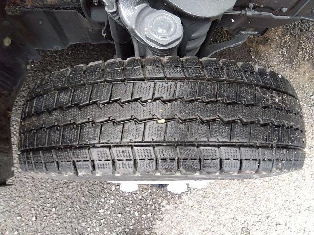 エルフトラック 　低床ダンプ　上物新明和製　荷台寸法３０６ｘ１６０ｘ３２　積載２ｔ　４ナンバー　５速ミッション　走行１２．７万ｋｍ（49枚目）