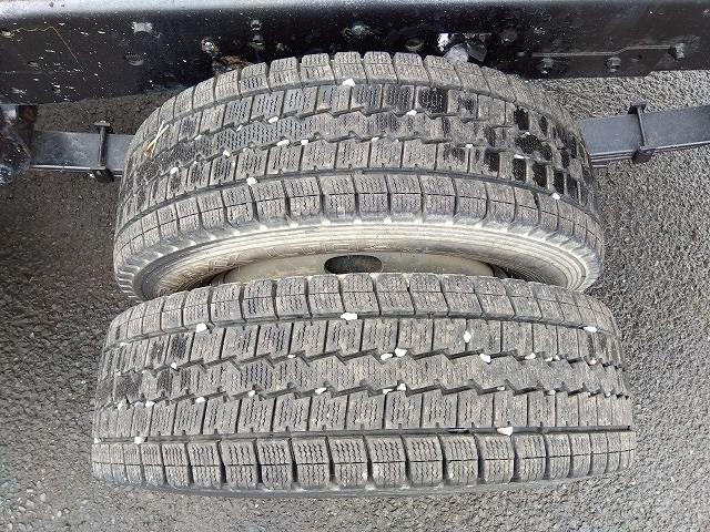 エルフトラック 　低床ダンプ　上物新明和製　荷台寸法３０６ｘ１６０ｘ３２　積載２ｔ　４ナンバー　５速ミッション　走行１２．７万ｋｍ（50枚目）