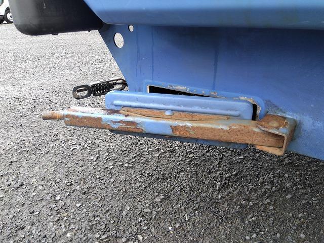 エルフトラック 塵芥車/パッカー車 プレス式 上物モリタ製 容量4.1立米 積載2t 連続スイッチ付 汚水タンク付 ハイキャブ 助手席スライドドア仕様 後方LED作業板付 6速ミッション 走行16.9万km(29枚目)