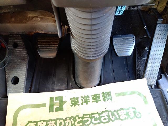 フォワード 　格納ＰＧ付冷蔵冷凍車　上物東プレ製（Ｒ４０４ａ）　－３０℃設定　積載２．１５ｔ　荷台寸法６１４×２３０×２１１　荷台床アルミ縞板張り　ラッシングレール２段　ジョルダーレール付　極東開発製格納ＰＧ付（18枚目）