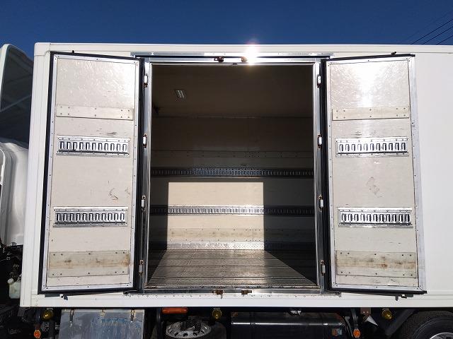 フォワード 　格納ＰＧ付冷蔵冷凍車　上物東プレ製（Ｒ４０４ａ）　－３０℃設定　積載２．１５ｔ　荷台寸法６１４×２３０×２１１　荷台床アルミ縞板張り　ラッシングレール２段　ジョルダーレール付　極東開発製格納ＰＧ付（29枚目）