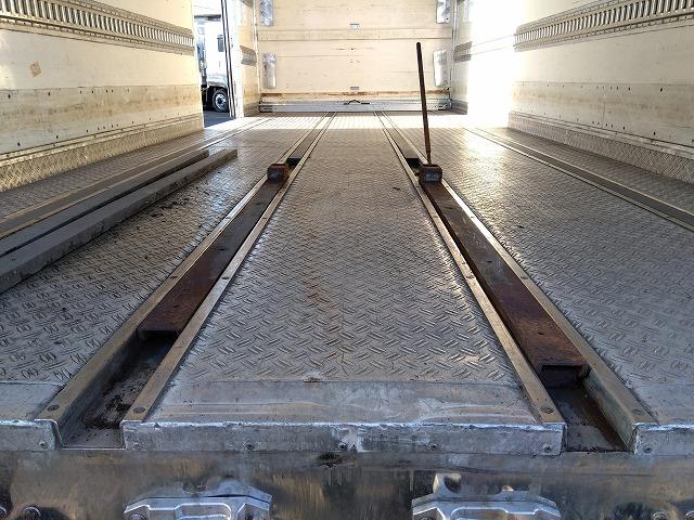 フォワード 　格納ＰＧ付冷蔵冷凍車　上物東プレ製（Ｒ４０４ａ）　－３０℃設定　積載２．１５ｔ　荷台寸法６１４×２３０×２１１　荷台床アルミ縞板張り　ラッシングレール２段　ジョルダーレール付　極東開発製格納ＰＧ付（35枚目）